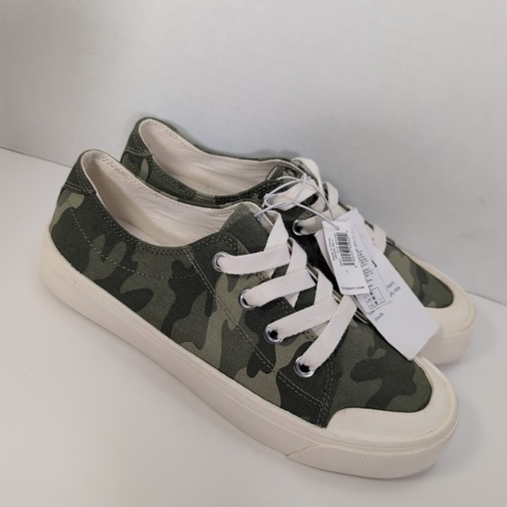 Old Navy Womens 7 Canvas Camouflage Olive Sneaker Shoes - NEW NWT - Picture 2 of 9
